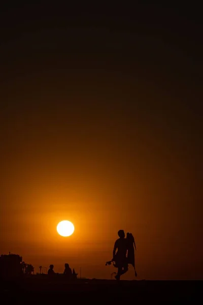 Silhouette Man Walking Beach Golden Hour Sunset — Stock Photo, Image