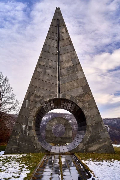Знаменитый Памятник Попине Социалистических Времен Вацлавой Баней Сербия — стоковое фото