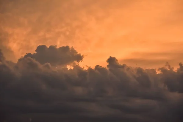Egy Gyönyörű Kép Felhőkről Naplementekor — Stock Fotó