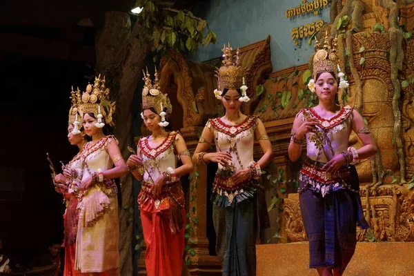 Siem Reap Cambodia Feb 2015 Linha Dançarinos Apsara Apresentam Recital — Fotografia de Stock