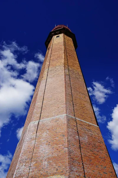 Eine Vertikale Aufnahme Eines Leuchtturms Mit Einem Schönen Blauen Himmel — Stockfoto