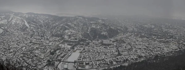 Вид Воздуха Дома Городе Туманный Зимний День — стоковое фото