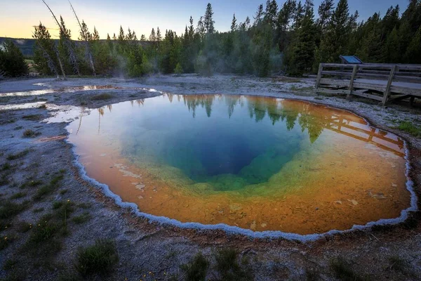 Een Hete Bron Het Yellowstone Upper Geyser Basin Verenigde Staten — Stockfoto