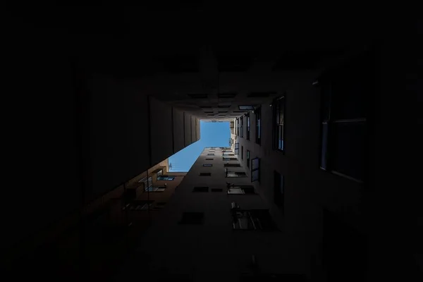 Eine Flache Aufnahme Eines Wohnhauses Unter Blauem Himmel — Stockfoto