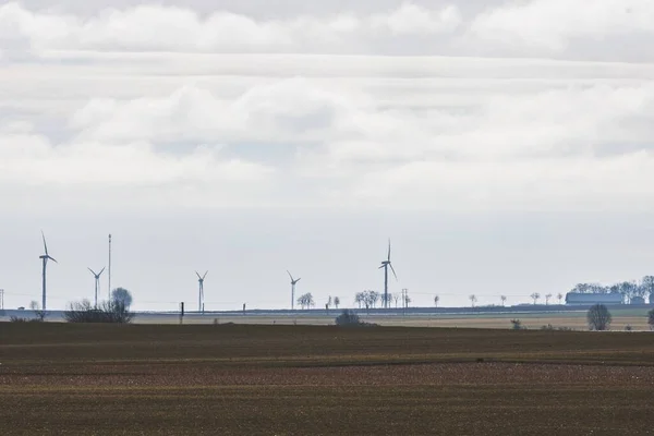 Uma Bela Vista Campo Com Turbinas Eólicas Dia Nublado — Fotografia de Stock