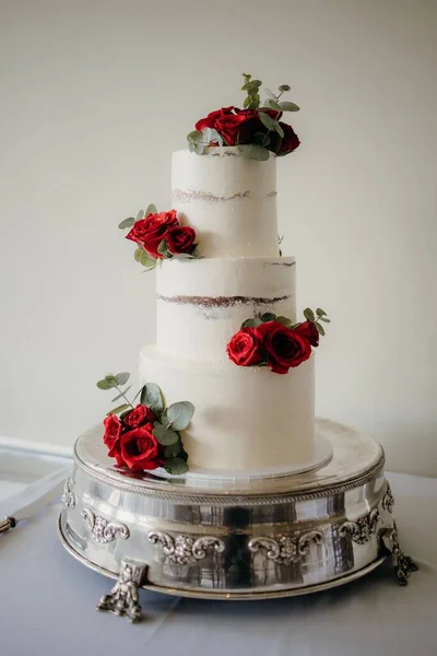 Masadaki Düğün Pastasının Yakın Çekimi — Stok fotoğraf