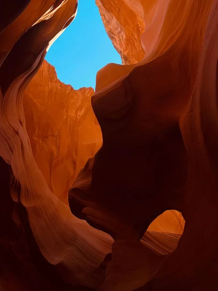 Una Toma Ángulo Bajo Del Antelope Canyon Contra Cielo Arizona — Foto de Stock