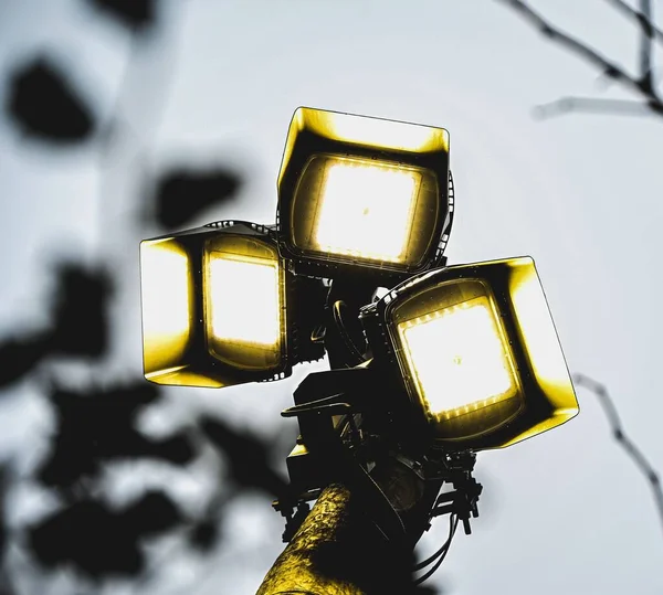 Bulanık Arkaplanda Spot Işıklarının Yakın Çekimi — Stok fotoğraf