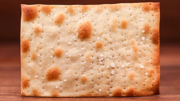 Nahaufnahme Eines Hausgemachten Erfahrenen Crackers Vor Isoliertem Hintergrund — Stockfoto