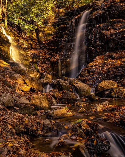 チェロキーのソコの滝を流れる絹の効果水 — ストック写真
