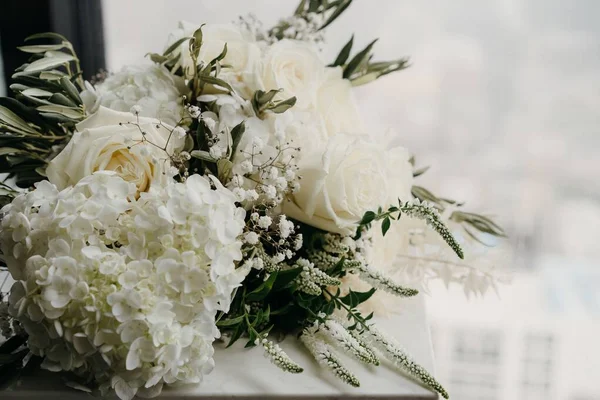 白色新娘花束的特写镜头 — 图库照片