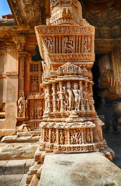 Вертикальний Варіант Унікальної Колони Багатьма Вигнутими Скульптурами Комплексі Хаджурахо Індії — стокове фото