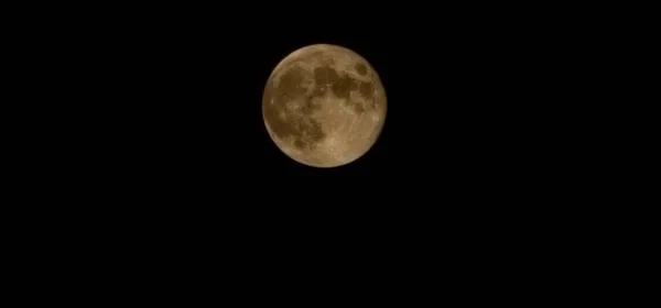 Une Pleine Lune Dans Ciel Sombre — Photo