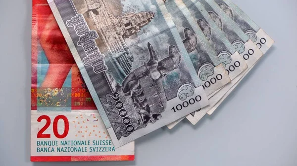 Billetes Banco Suizos Camboyanos Chf Khr —  Fotos de Stock