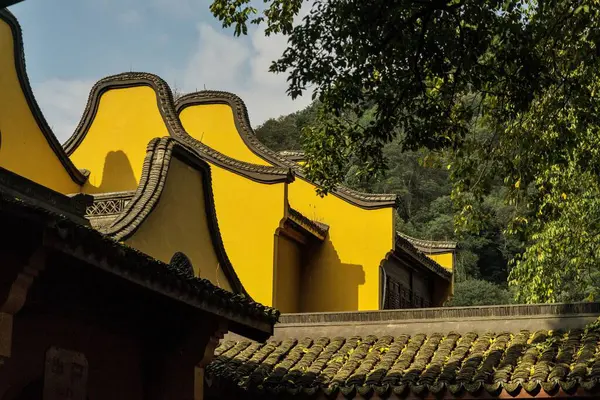Желтые Стены Типичного Китайского Храма Ханчжоу Китай — стоковое фото