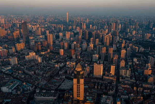 Paesaggio Urbano Grattacieli Della Città Wuhan Con Cielo Nebbioso Tramonto — Foto Stock