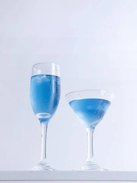 Vertical Closeup Shot Two Glass Blue Cocktails White Background — Stock Photo, Image