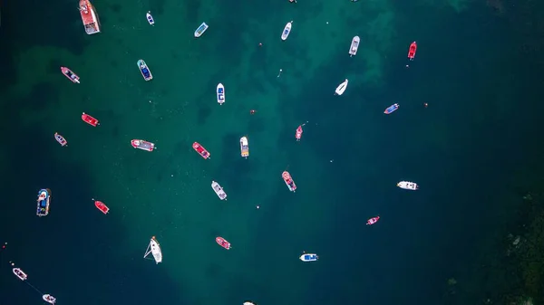 Disparo Dron Barcos Colores Superficie Del Mar Parque Natural Corrubedo —  Fotos de Stock