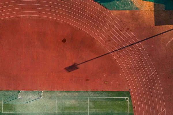 Eine Luftaufnahme Einer Braunen Laufbahn Einem Sonnigen Tag — Stockfoto