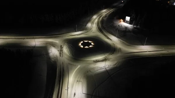 Вид Воздуха Слегка Освещенные Пустые Пригородные Кольцевые Зимний Период Ночью — стоковое фото
