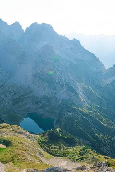 Vue Aérienne Verticale Petit Lac Dans Les Montagnes Par Une — Photo