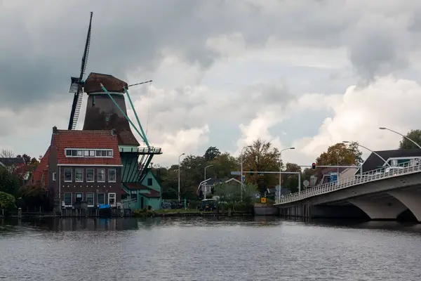 네덜란드 스타드의 칸스에 풍차와 — 스톡 사진