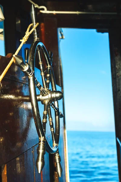 Vertical Shot Boat Classic Cabin Sea Background — Stock Photo, Image