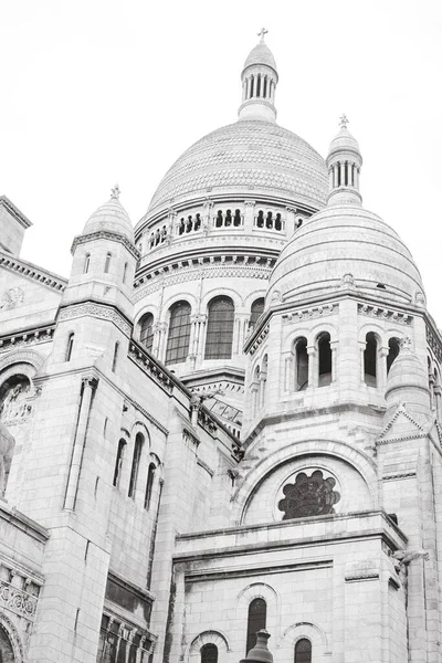 Вертикальный Монохромный Снимок Базилики Святого Сердца Парижа Монмартр — стоковое фото
