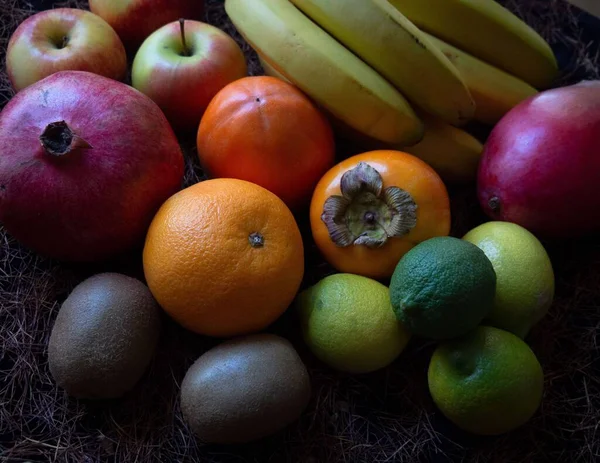 Gros Plan Délicieux Fruits Juteux Colorés Dans Une Pile — Photo