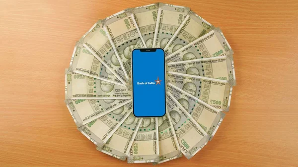 Banco Índia Boi Tela Telefone Celular Fundo Isolado — Fotografia de Stock