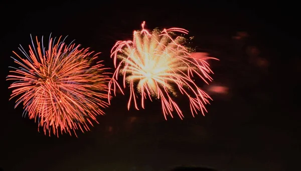 Helles Feuerwerk Nachthimmel — Stockfoto