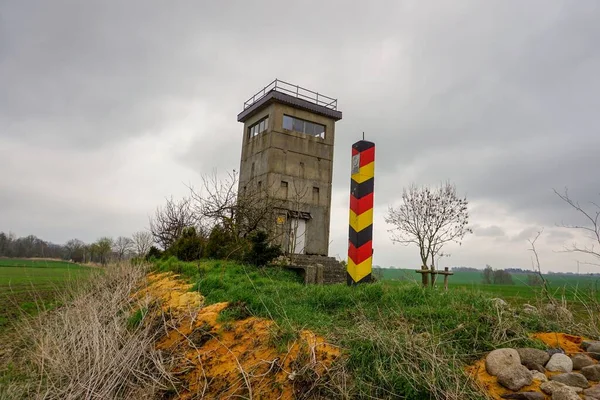 Historische Grenstoren Van Ddr Een Uitkijktoren Bij Bleckede Nedersaksen Duitsland — Stockfoto
