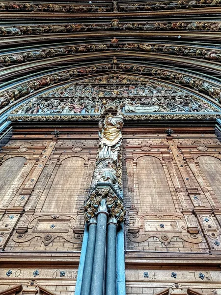 Vertikální Záběr Vchodu Freiburgské Katedrály Minster — Stock fotografie