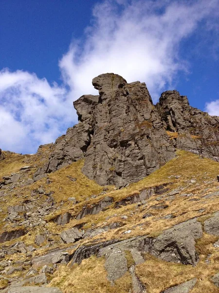 Yeni Zelanda Tekapo Gölü Yakınlarındaki Kayalıkların Dikey Bir Görüntüsü — Stok fotoğraf