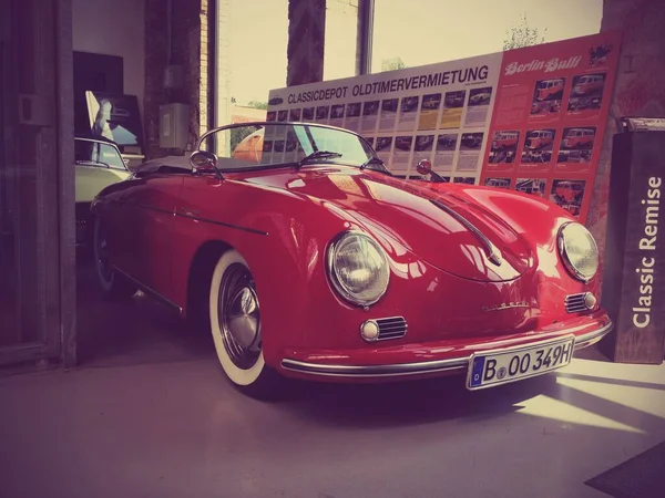 Eine Nahaufnahme Eines Leuchtend Roten Porsche Berliner Automobilmuseum Deutschland — Stockfoto