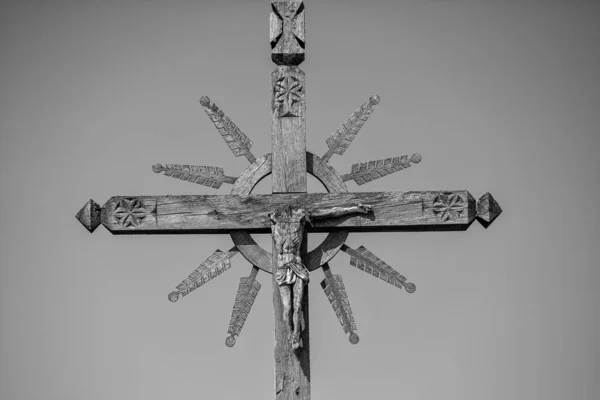 Ένα Γκρι Πλάνο Ενός Χριστιανικού Σταυρού Στο Λόφο Των Σταυρών — Φωτογραφία Αρχείου