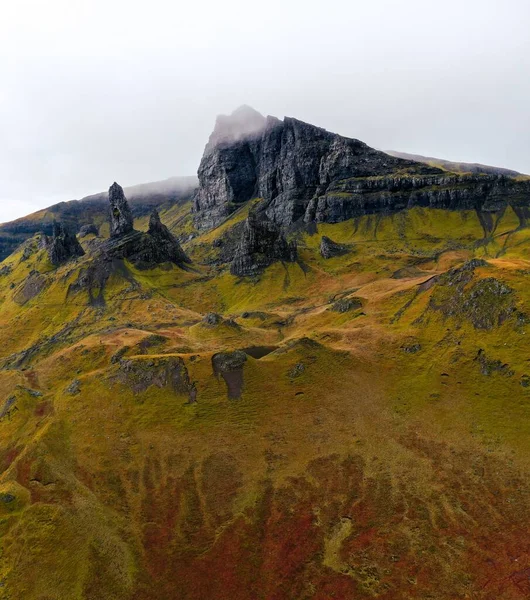 Kayalar Kayalıklarla Manzaralı Dağ Manzarası — Stok fotoğraf