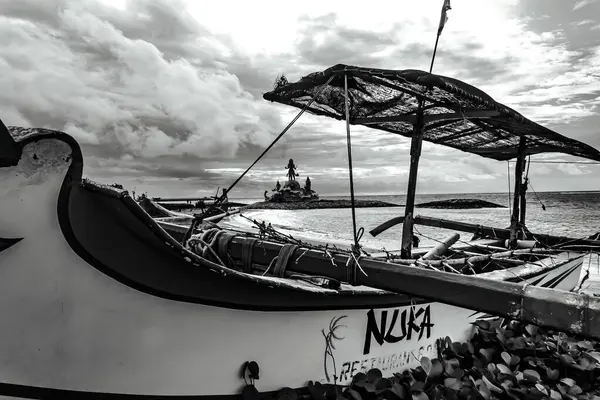 Серый Снимок Балийской Рыбацкой Лодки Пляже Бали Индонезия — стоковое фото