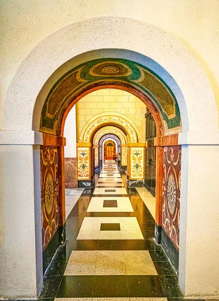 西班牙巴塞罗那教堂的内部部分 — 图库照片