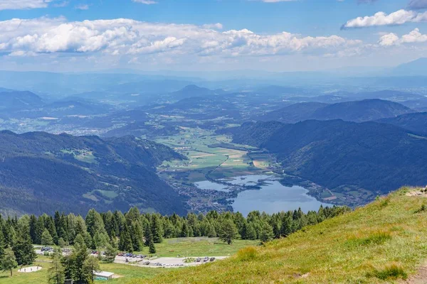 오스트리아에 게르츠 알프스의 과맑은 배경에 지평선 — 스톡 사진