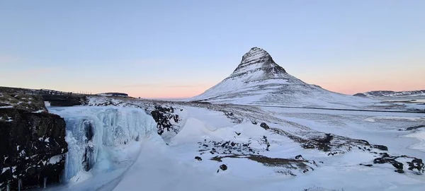 Snowy Krajobraz Góry Kirkjufell Islandii Zimie — Zdjęcie stockowe