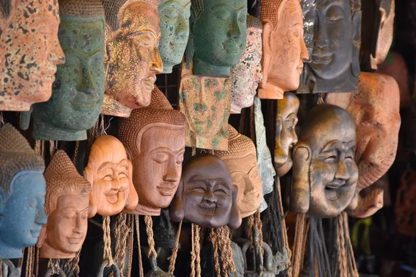 Primer Plano Las Máscaras Tradicionales Tailandesas Buddha Venta Puesto Mercado — Foto de Stock
