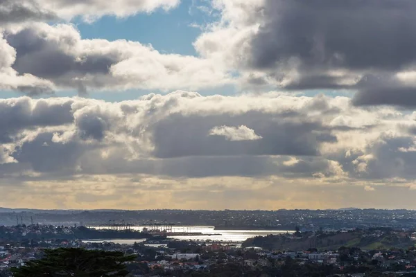 Het Prachtige Wolkenlandschap Boven Stad — Stockfoto