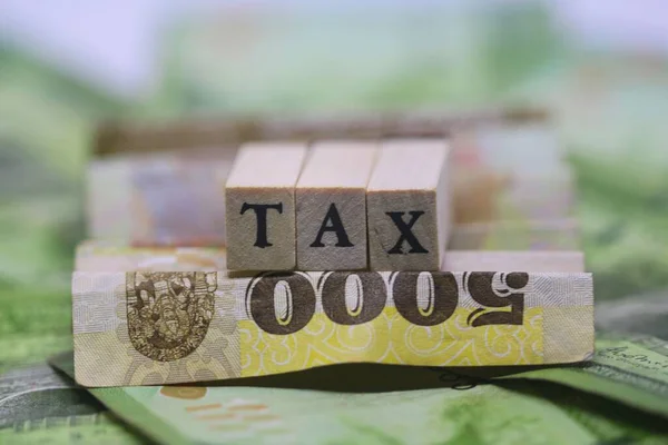 Een Tax Concept Met Een Houten Blok Met Achtergrond Van — Stockfoto