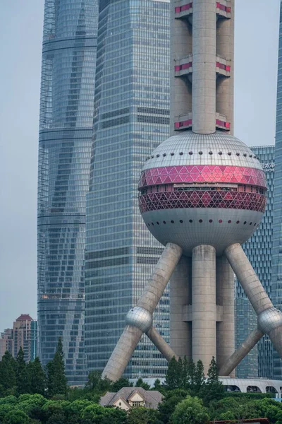 Flygfoto Över Oriental Pearl Tower Och Skyskrapor Bakgrunden Shanghai Kina — Stockfoto