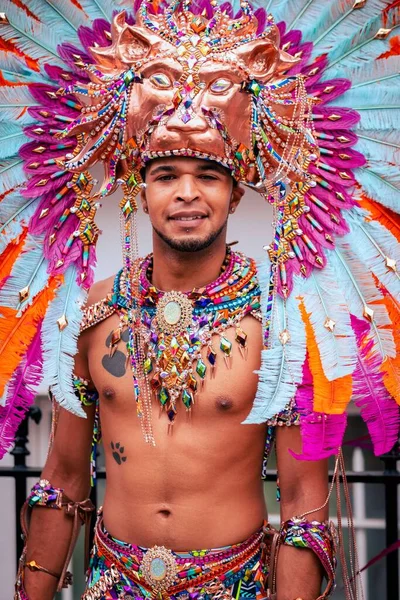Eine Vertikale Nahaufnahme Eines Mannes Karnevalskostüm Beim Jährlichen Karibik Festival — Stockfoto