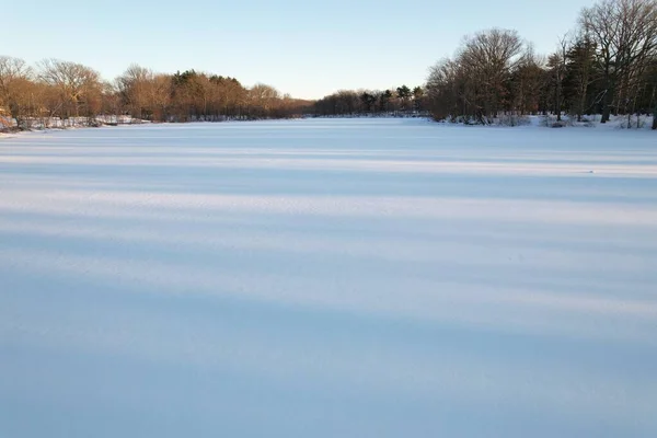 Воздух Большого Замёрзшего Озера Покрытого Снегом Кливленде Холодный Зимний День — стоковое фото
