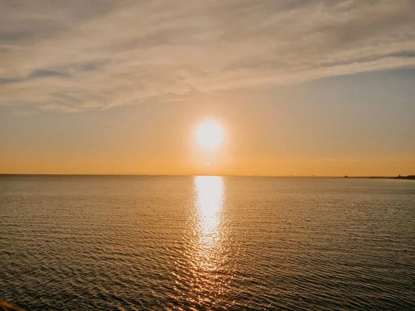 Beau Lever Soleil Mer Baltique Avec Ciel Orangé Nuageux Arrière — Photo