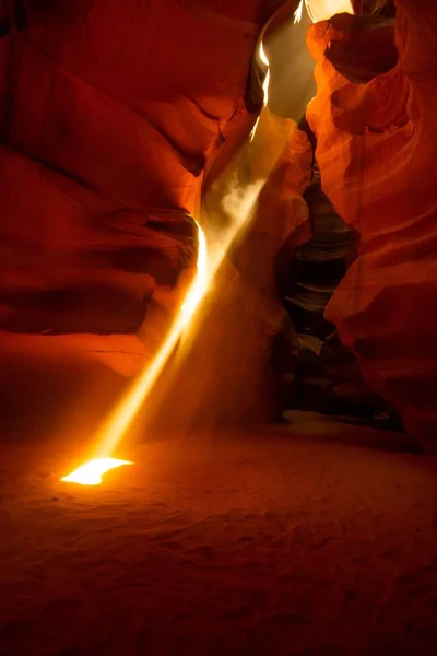 Tiro Vertical Formação Rochosa Dentro Caverna Antelope Canyon Lechee Arizona — Fotografia de Stock