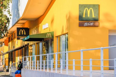 McDonald 'ın Lizbon, Portekiz' deki Nacoes Parkına girişi
